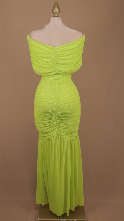 Vestido largo corrugado al hombro
