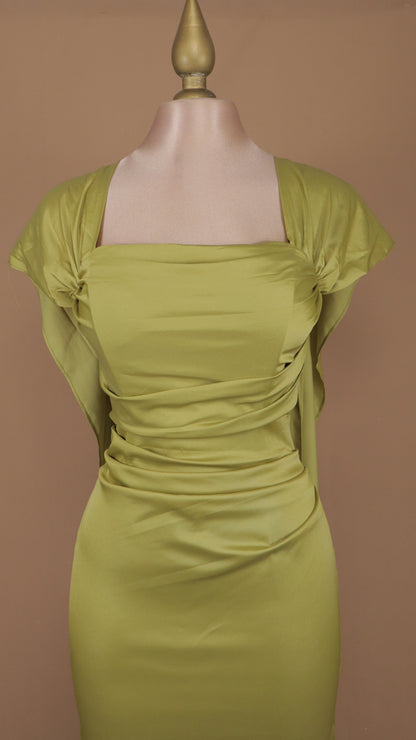 Vestido largo con estola en hombros