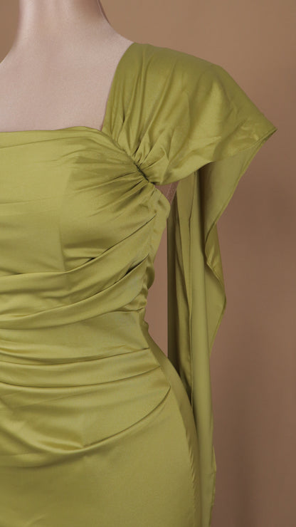 Vestido largo con estola en hombros