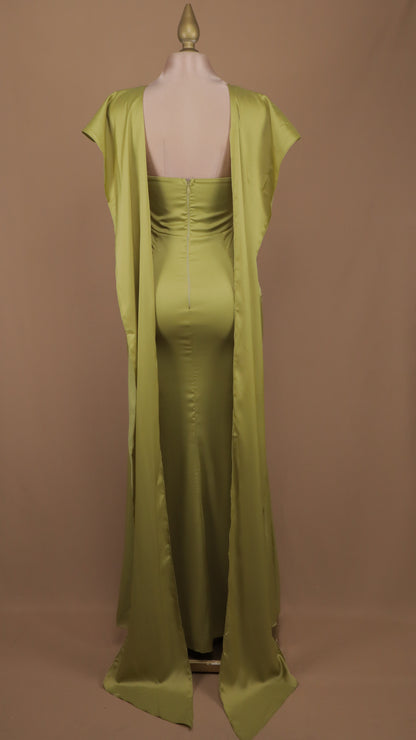 Vestido largo con estola en hombros