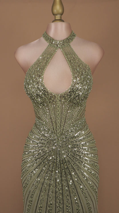 Vestido largo de graduación cuello halter con escote