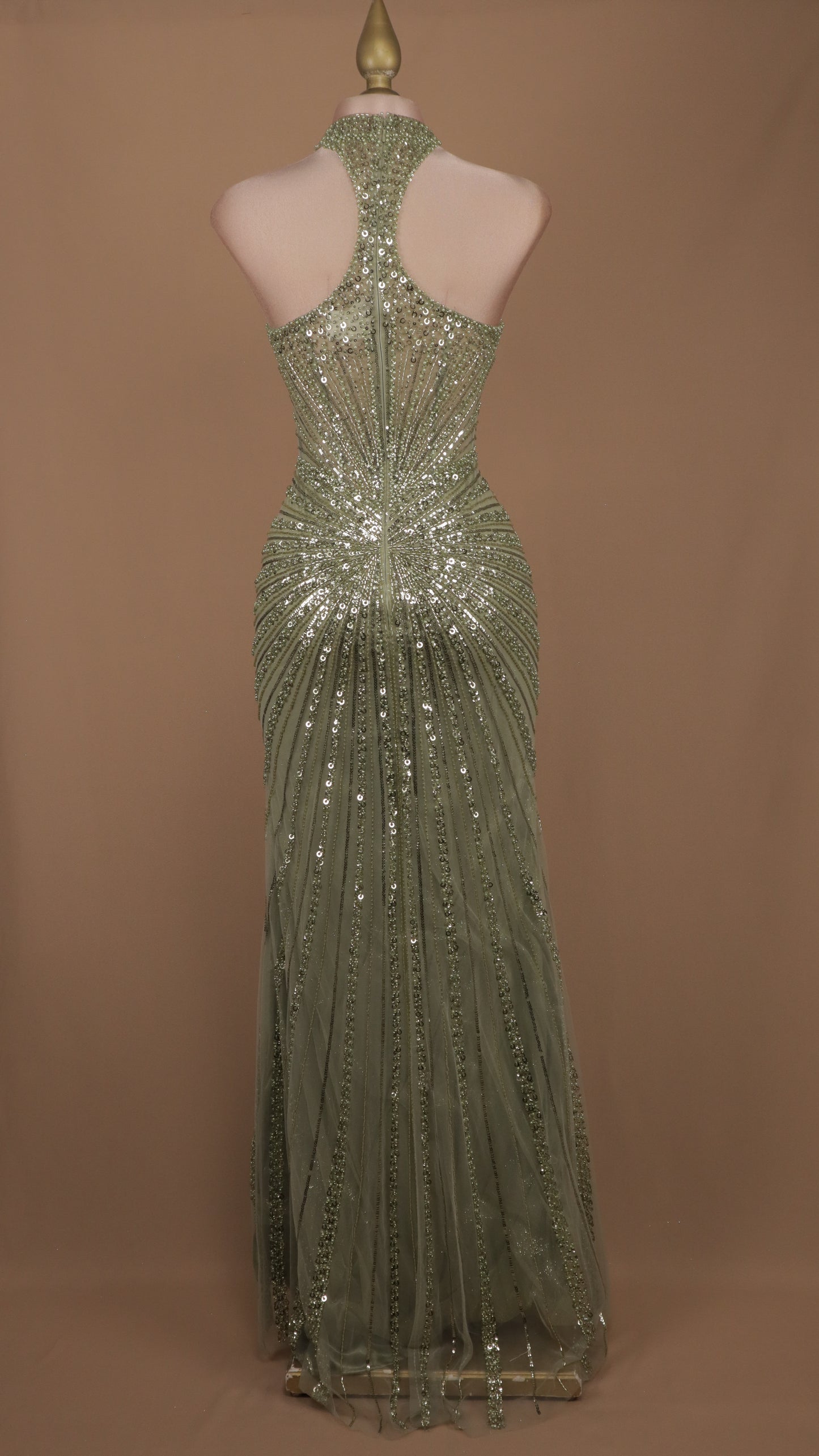 Vestido largo de graduación cuello halter con escote