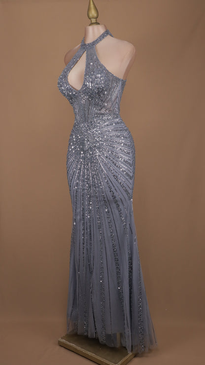 Vestido largo de graduación cuello halter con escote