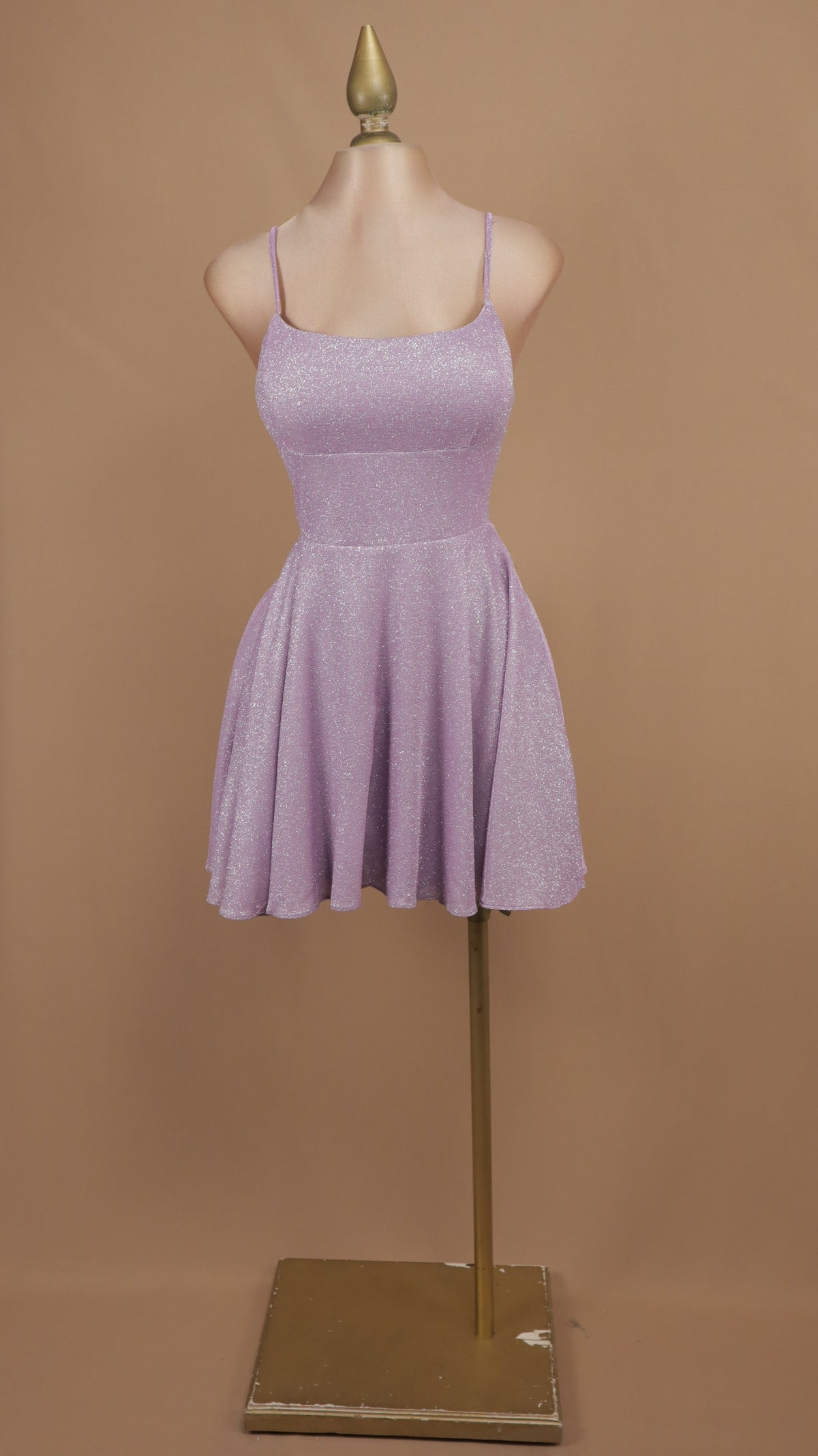 Vestido corto con falda circular