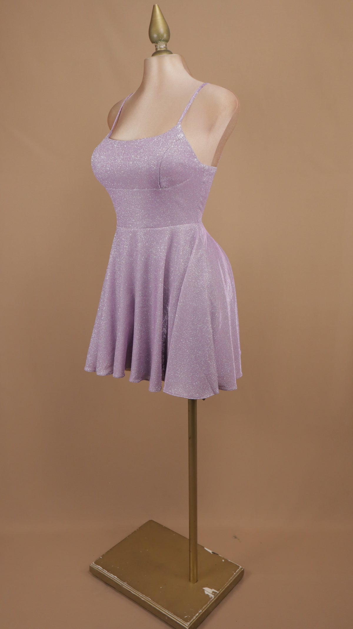 Vestido corto con falda circular