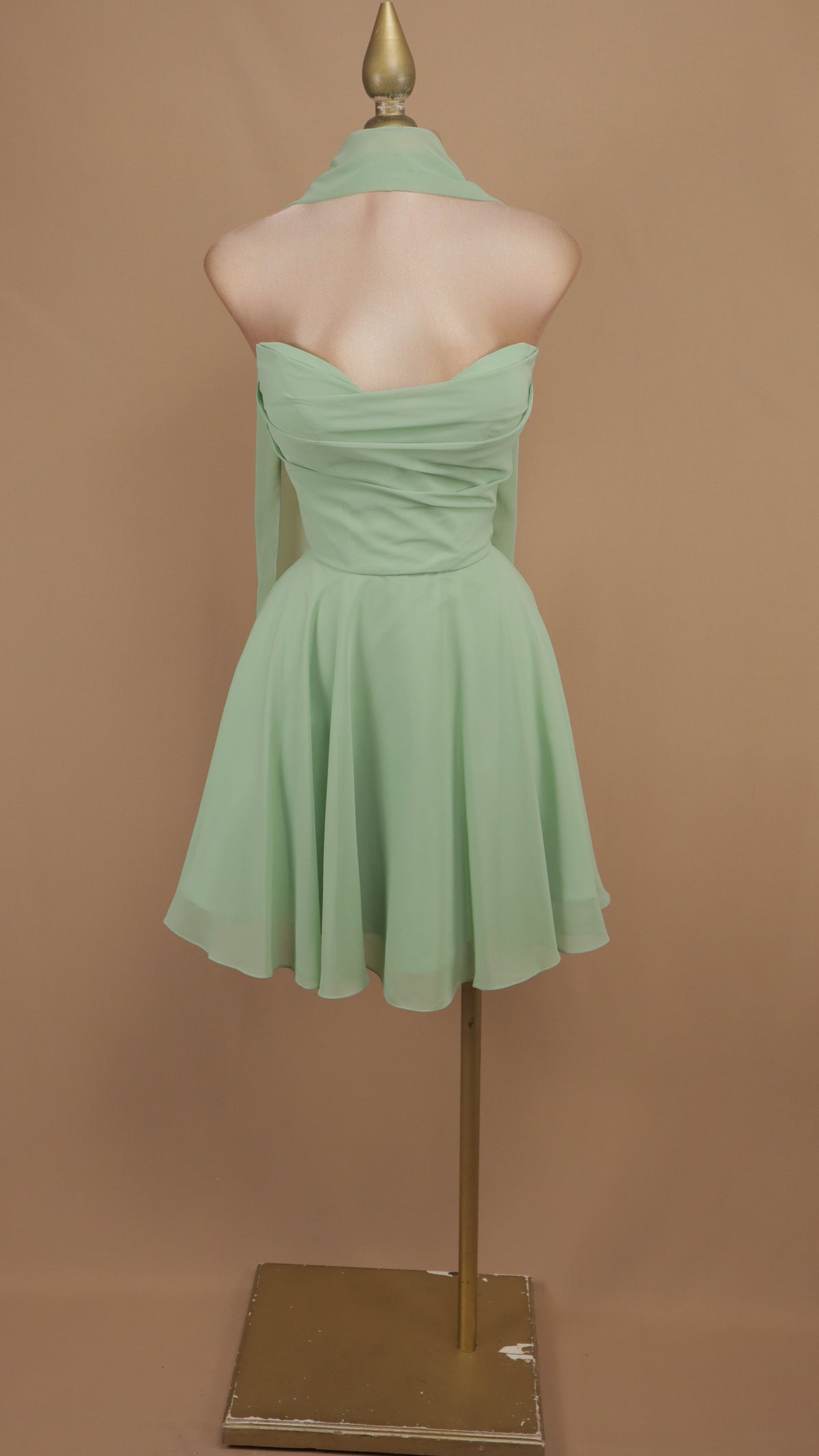 Vestido corto linea A de chiffon