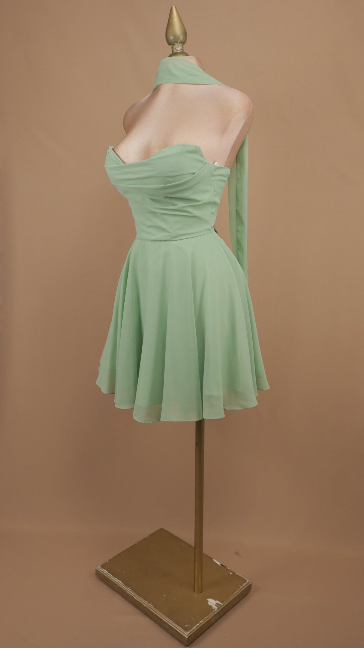 Vestido corto linea A de chiffon