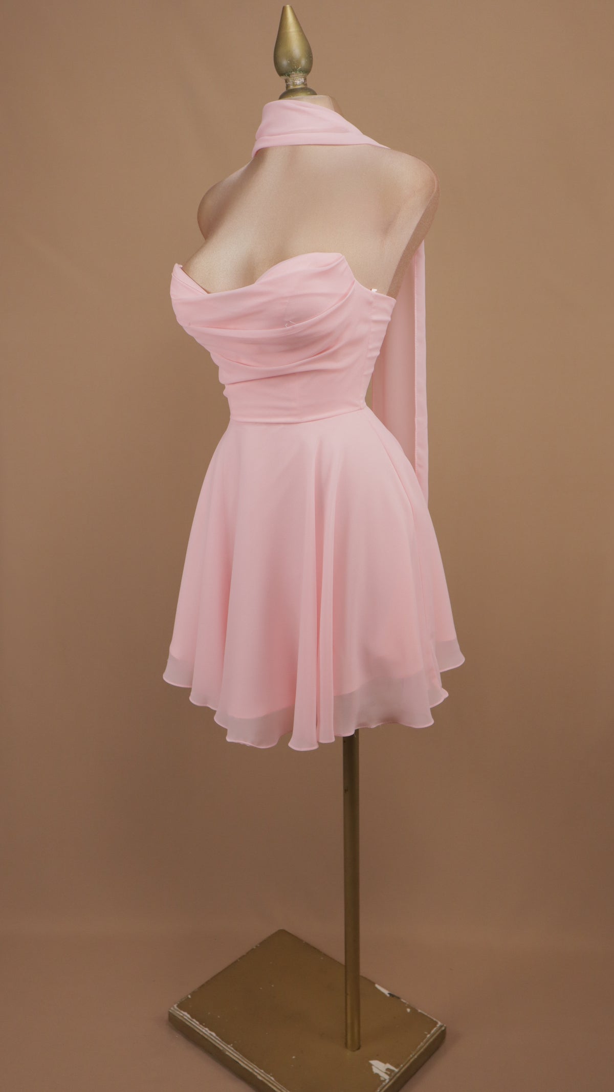 Vestido corto linea A de chiffon