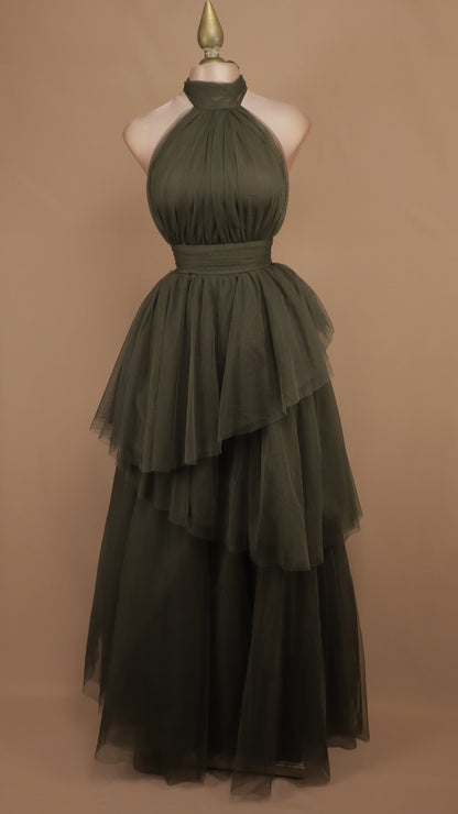 Vestido largo de tull cuello halter y escote en la espalda