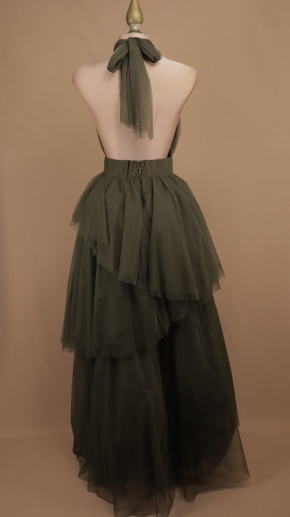 Vestido largo de tull cuello halter y escote en la espalda