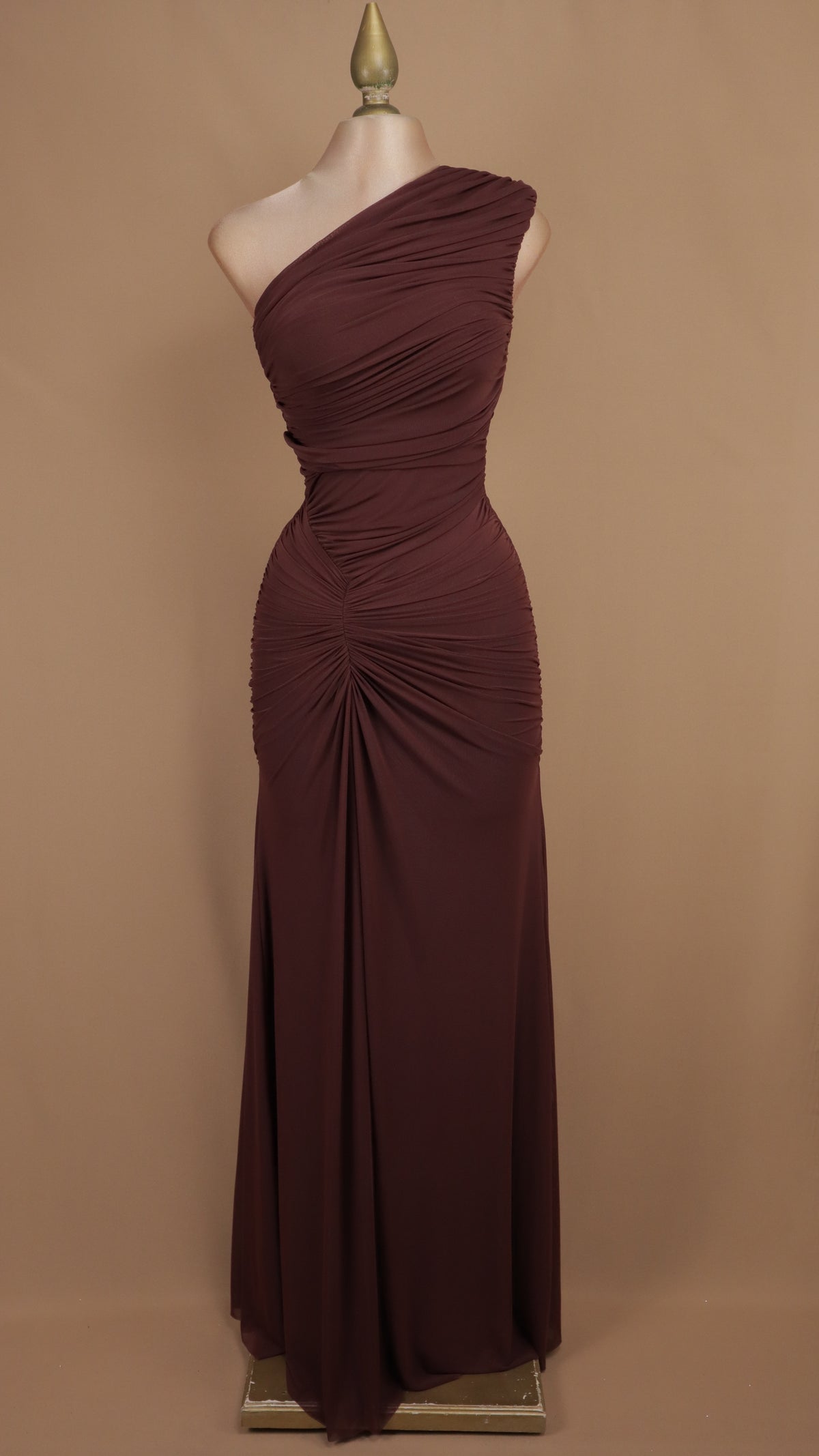 Vestido largo asimétrico fruncido