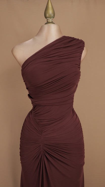 Vestido largo asimétrico fruncido