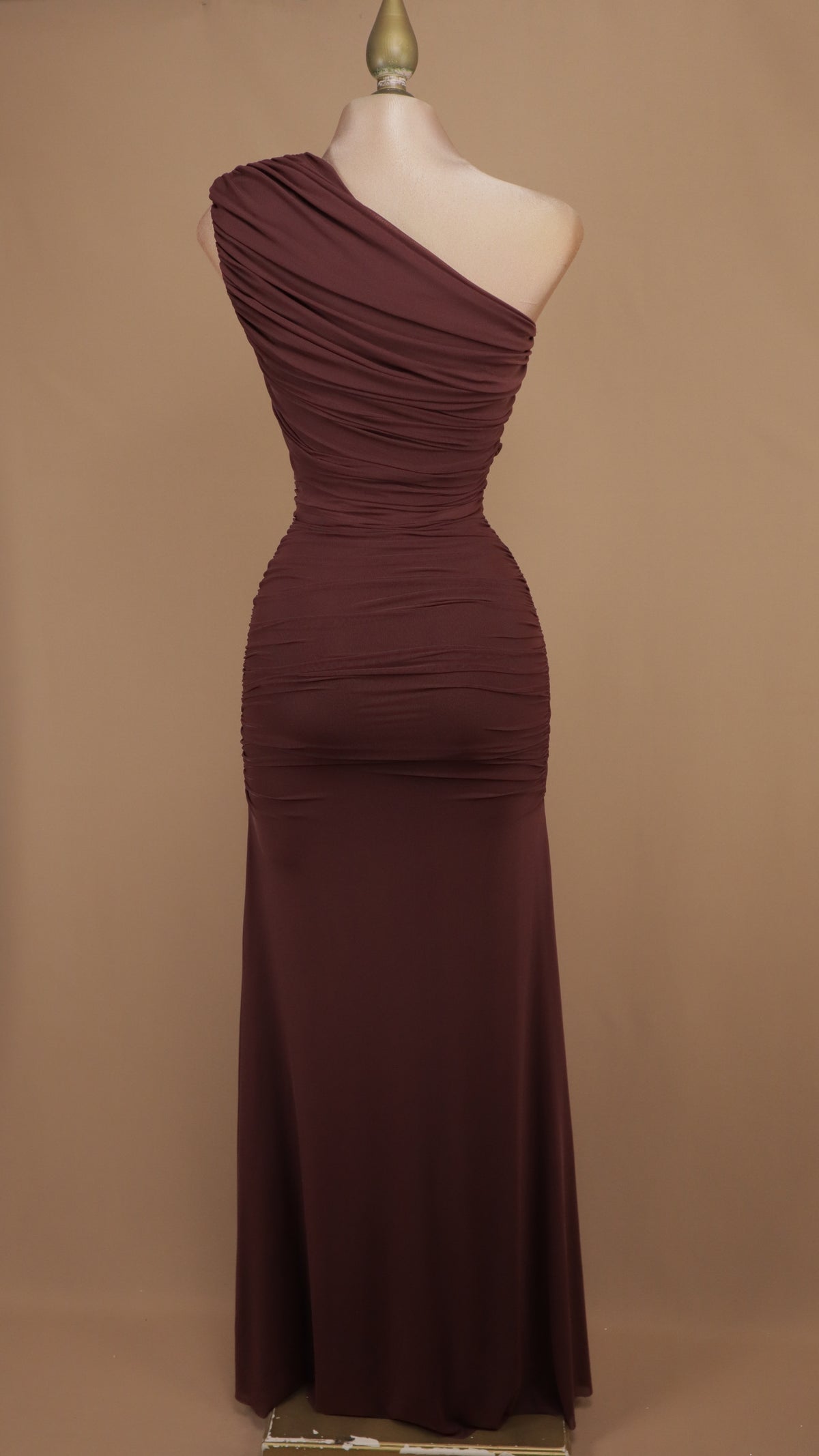 Vestido largo asimétrico fruncido