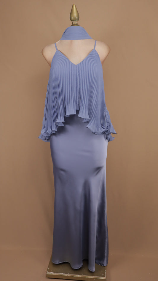Vestido largo de dos piezas tipo falda y lusa con capa plisada