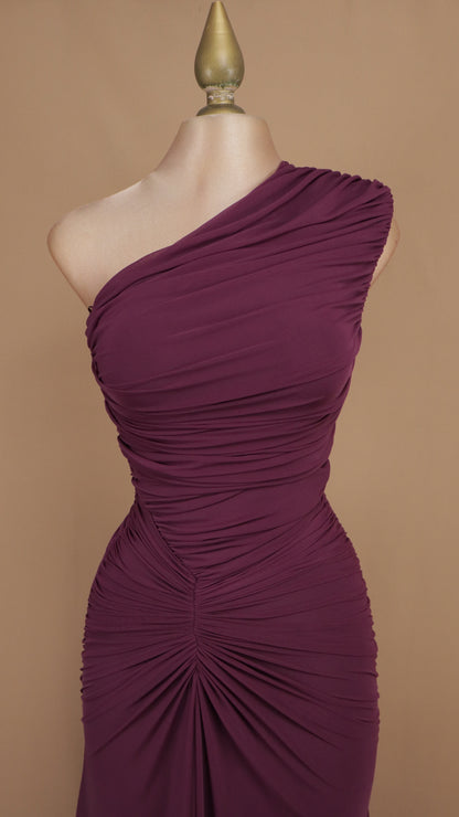 Vestido largo asimétrico fruncido