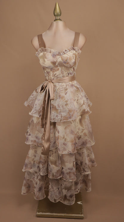 Vestido midi de organza con olanes en capas y estampado romántico