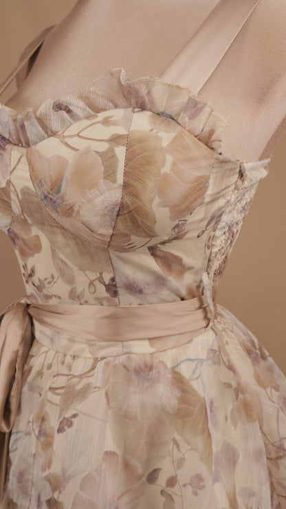 Vestido midi de organza con olanes en capas y estampado romántico