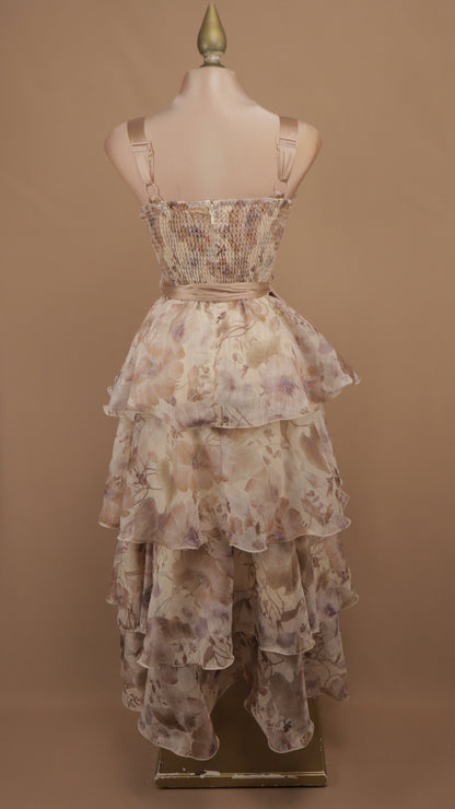 Vestido midi de organza con olanes en capas y estampado romántico