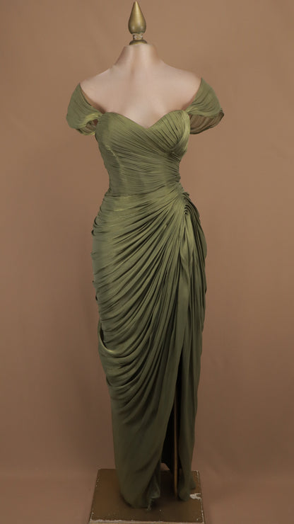Vestido largo de alta gala con escote corazón y mangas caídas