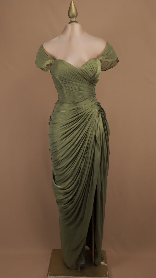 Vestido largo de alta gala con escote corazón y mangas caídas