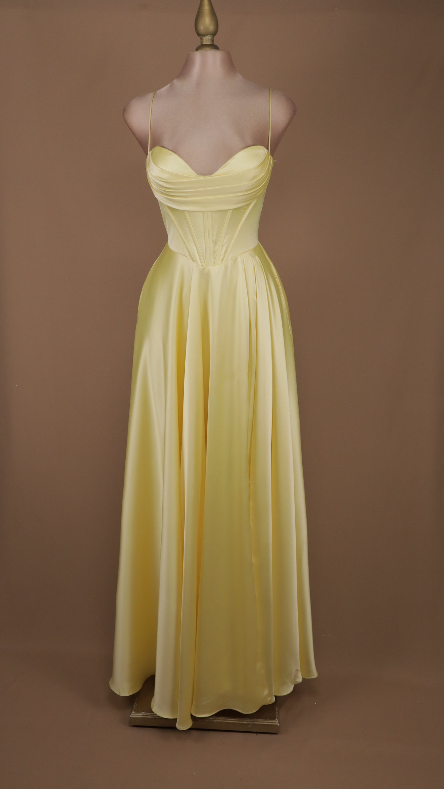 Vestido largo linea a con corset
