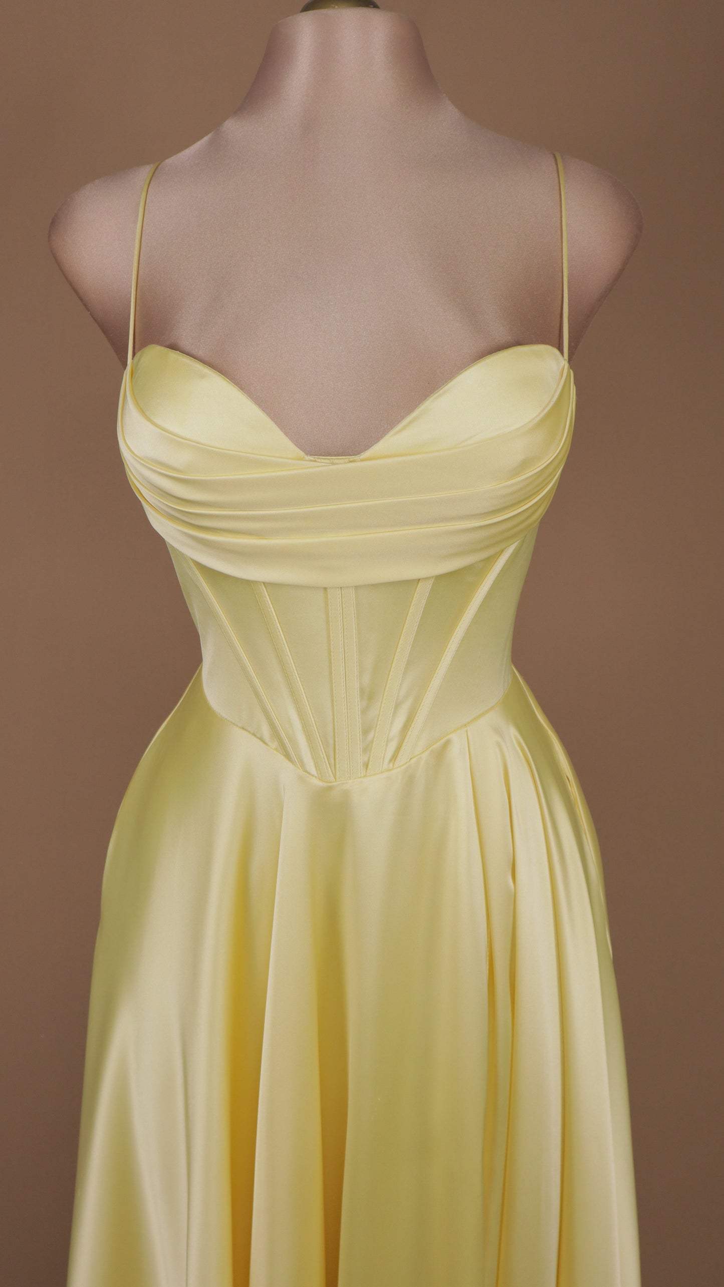 Vestido largo linea a con corset