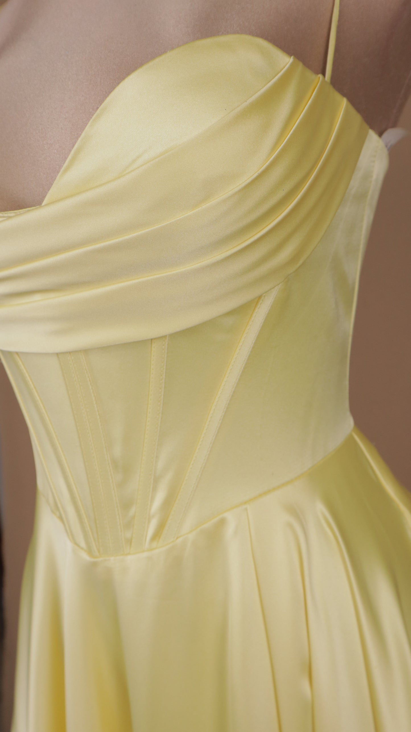 Vestido largo linea a con corset