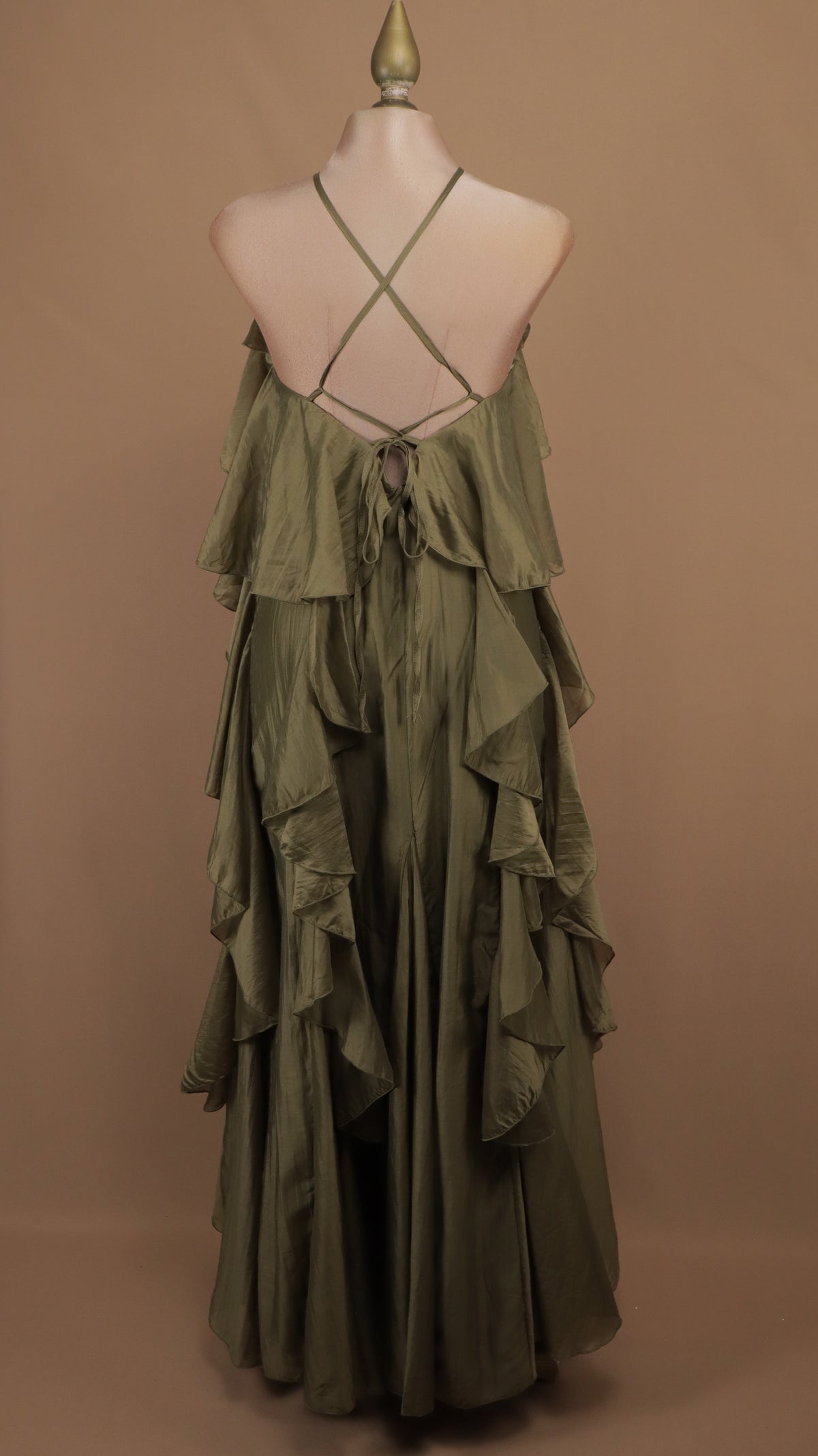 Vestido largo halter y olanes
