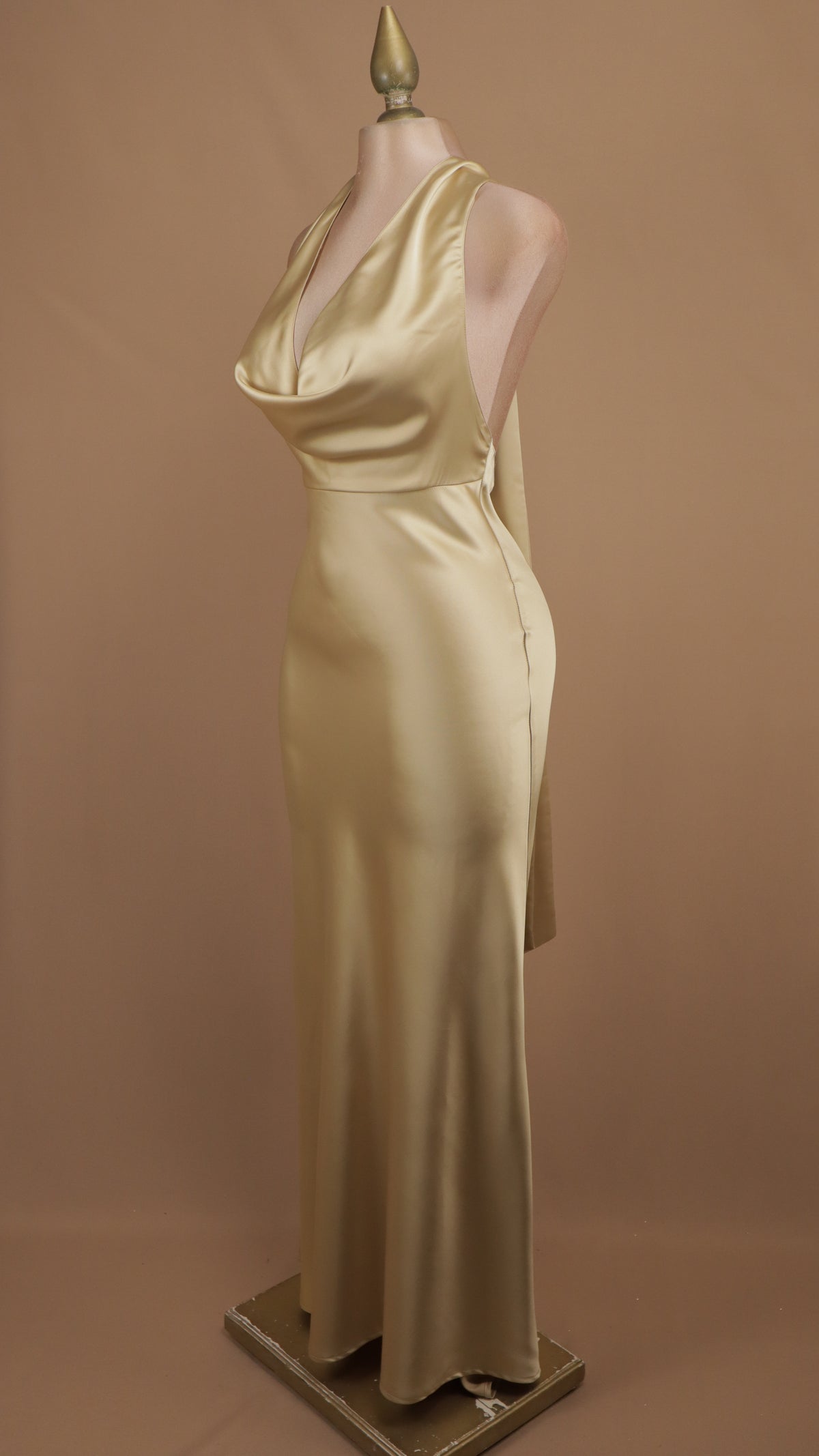 Vestido largo cuello halter