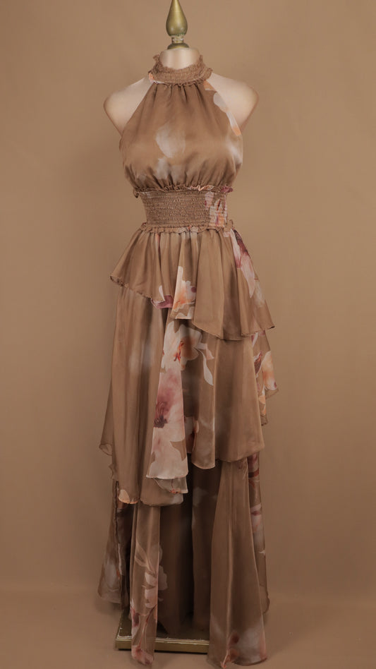Vestido largo de gasa con cuello halter y volantes escalonados