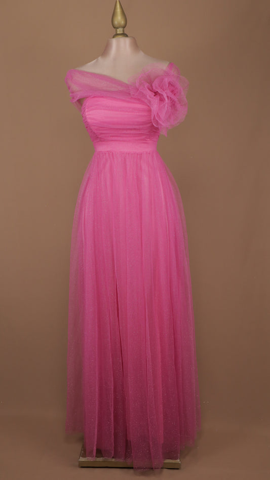 Vestido largo con destello y flor