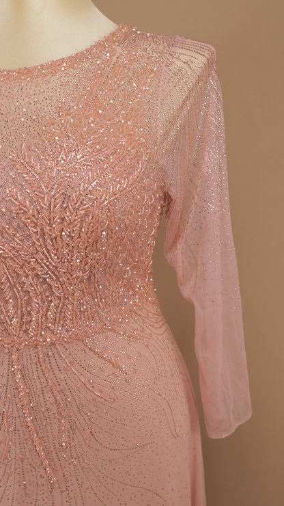 Vestido de gala talla extra en línea A con corpiño de pedrería e ilusión