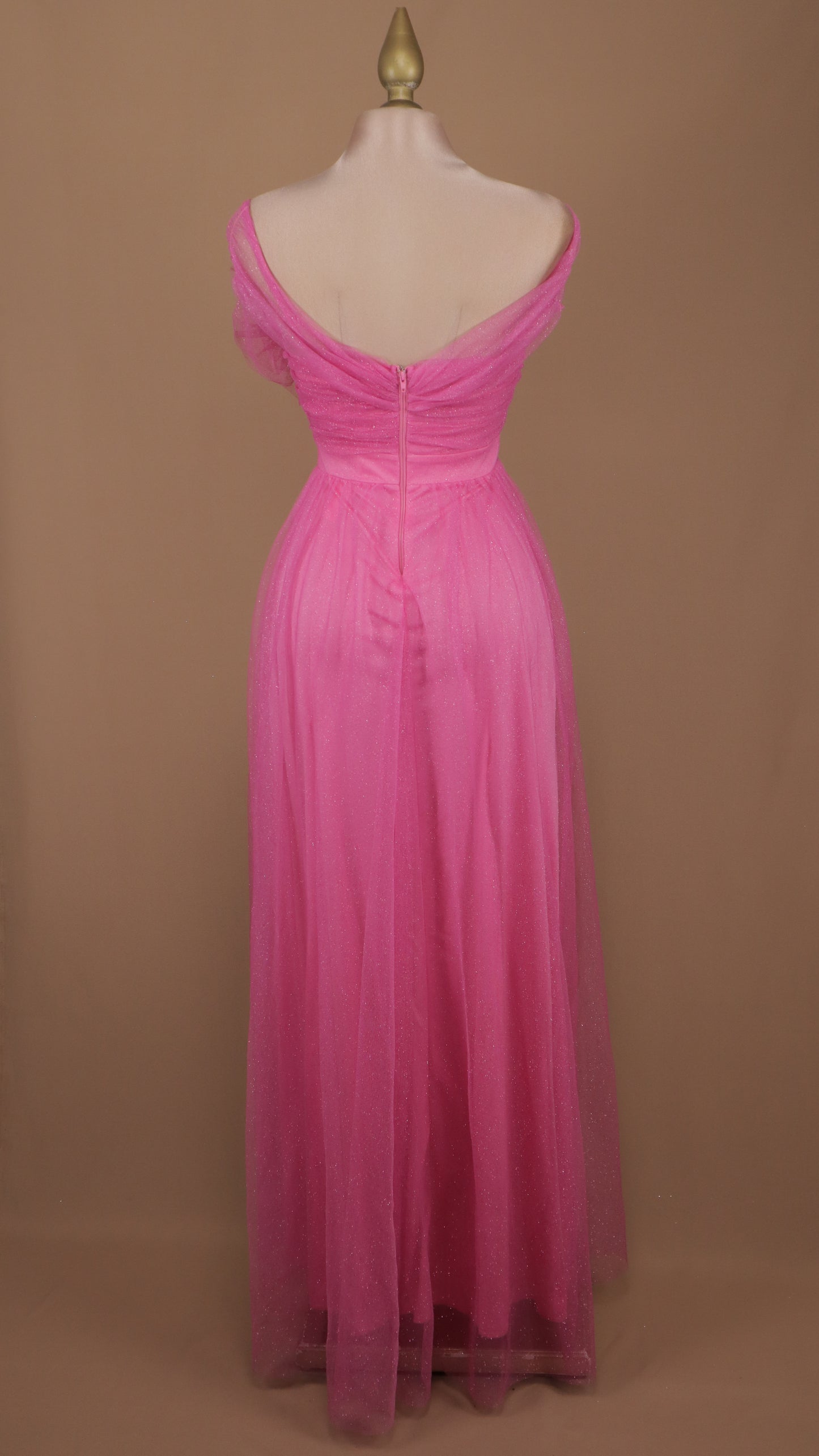 Vestido largo con destello y flor
