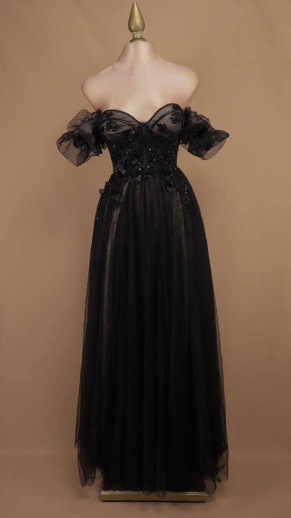 Vestido de gala romántico en línea A con mangas abullonadas y aplicaciones 3D.