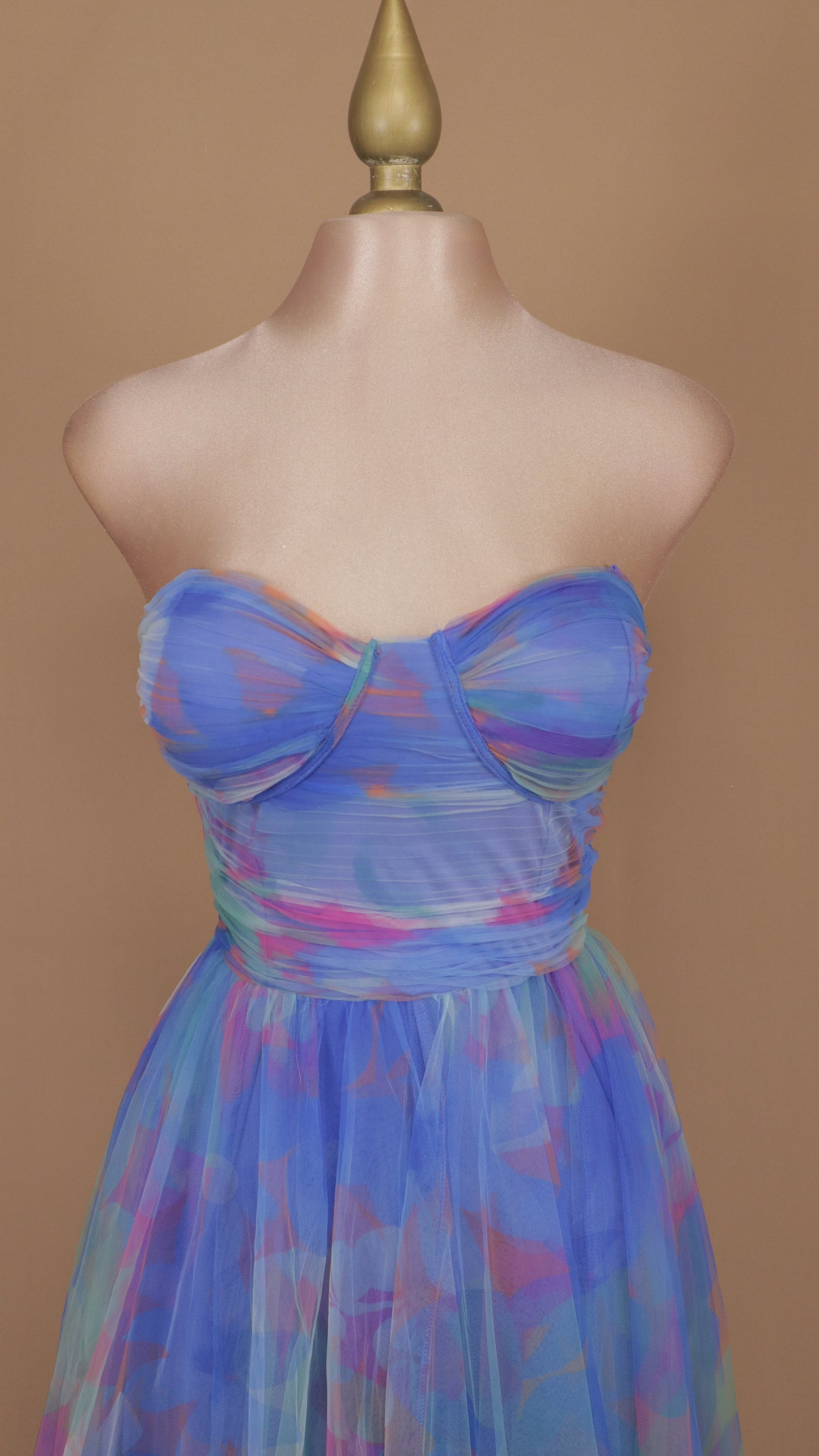 Vestido maxi estraple con estampado