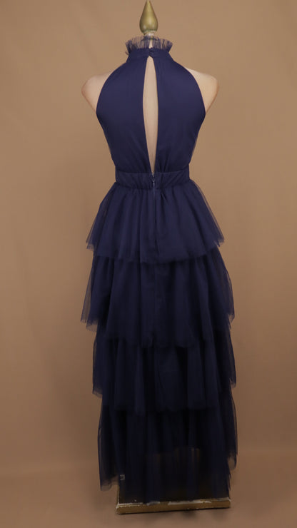 Vestido midi de tul con cuello halter plisado y falda de capas escalonadas