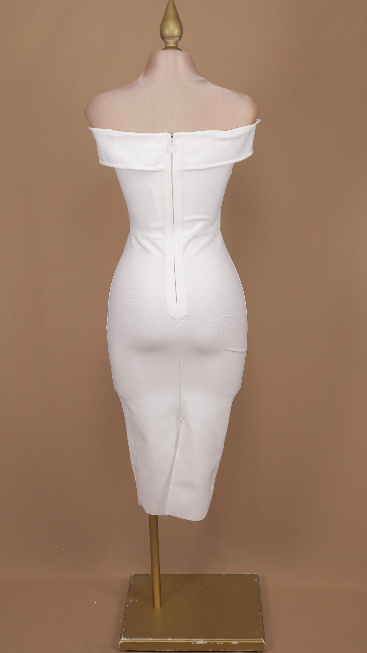Vestido corto de bandage con aplicación