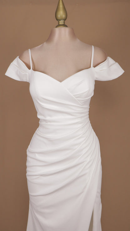 Vestido de novia con escote al hombro