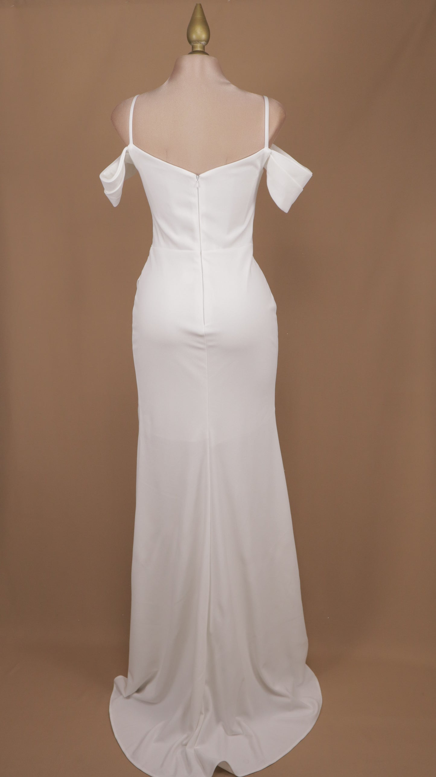 Vestido de novia con escote al hombro