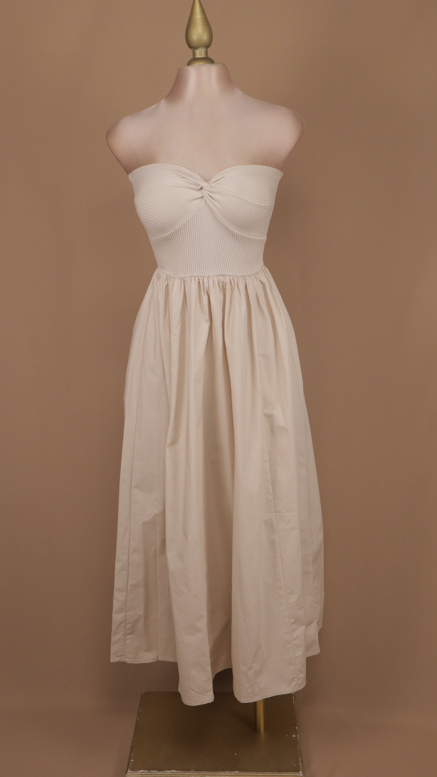 Vestido midi con falda circular