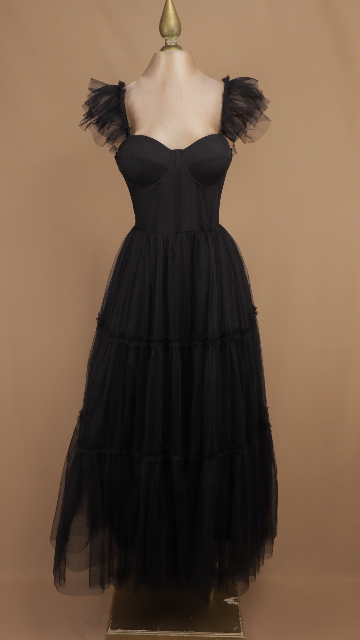 Vestido midi de tul con copa
