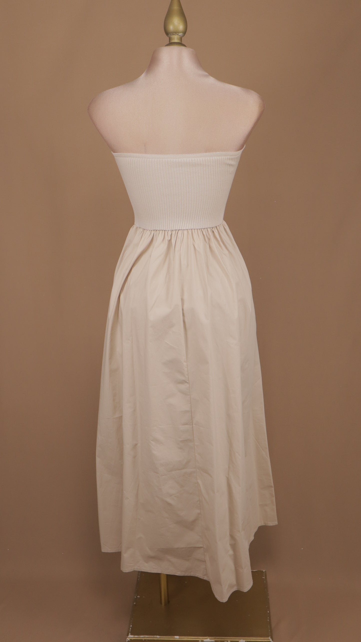 Vestido midi con falda circular