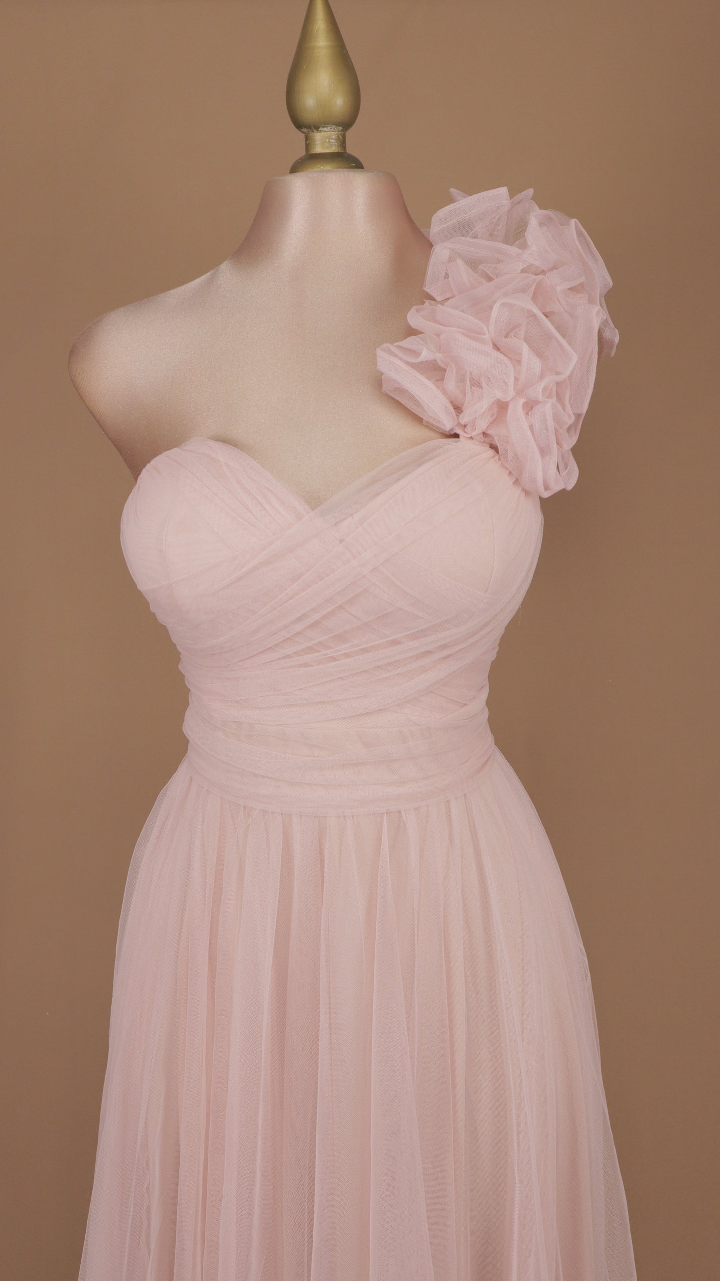 Vestido largo de tul con escote corazón