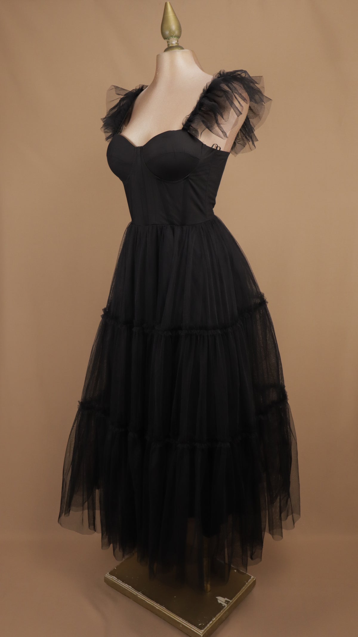 Vestido midi de tul con copa