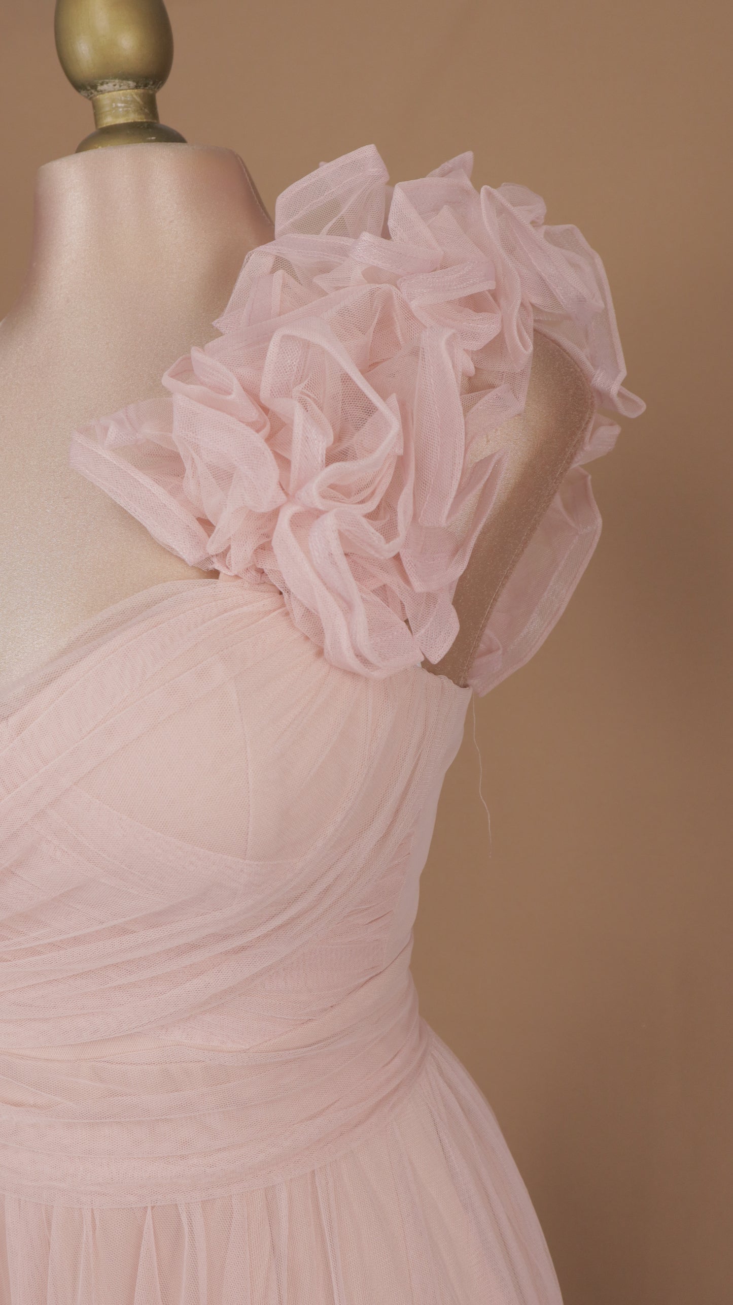 Vestido largo de tul con escote corazón