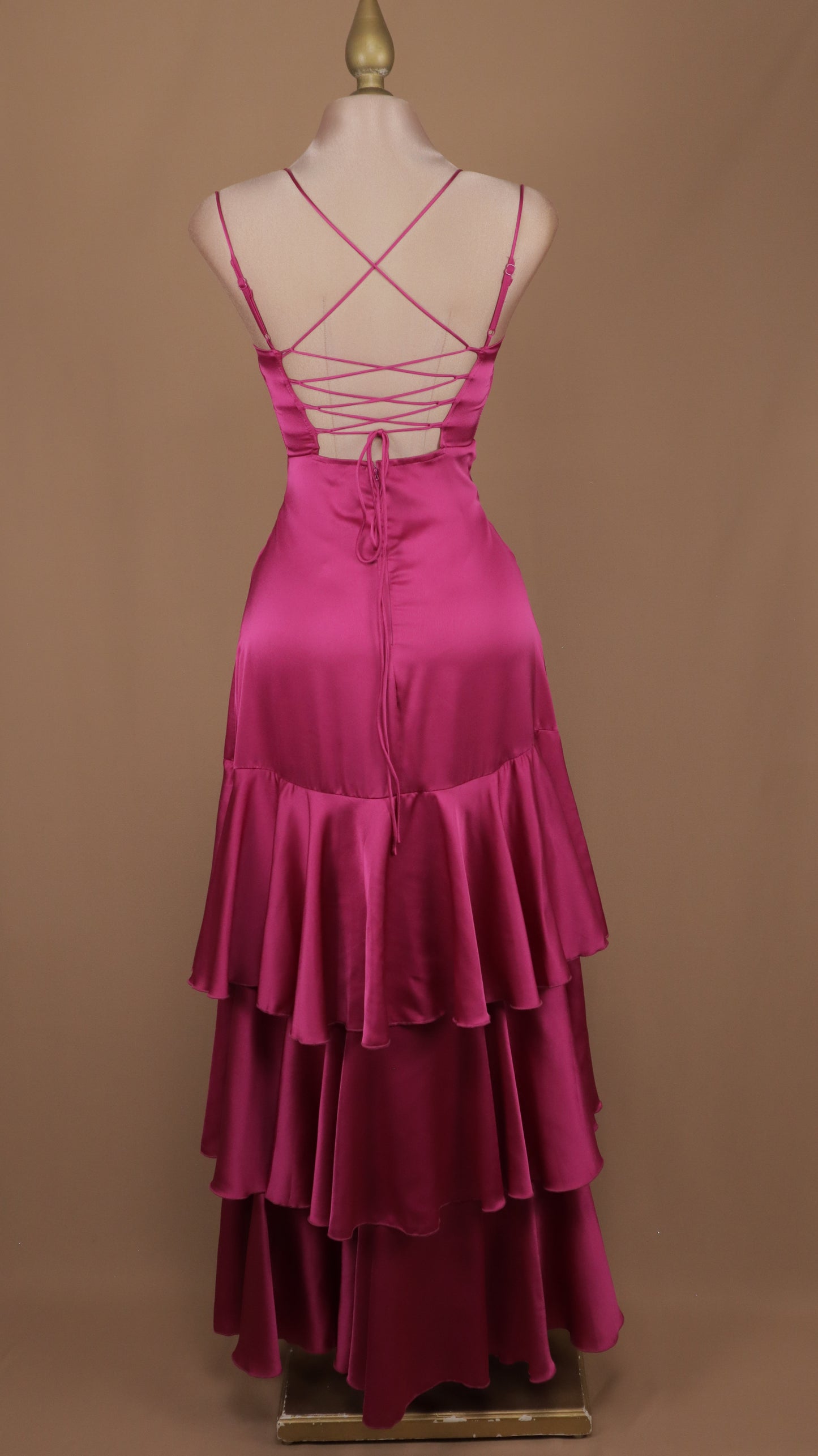 Vestido largo con olanes y corset