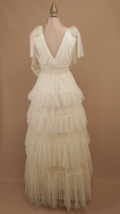 Vestido largo de tul en capas con lazos en los hombros y pedrería