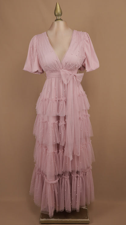 Vestido maxi de tul en capas con detalles de perlas