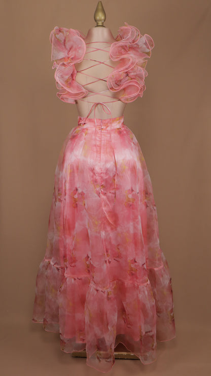 Vestido largo de organza con escote en cintura y espalda