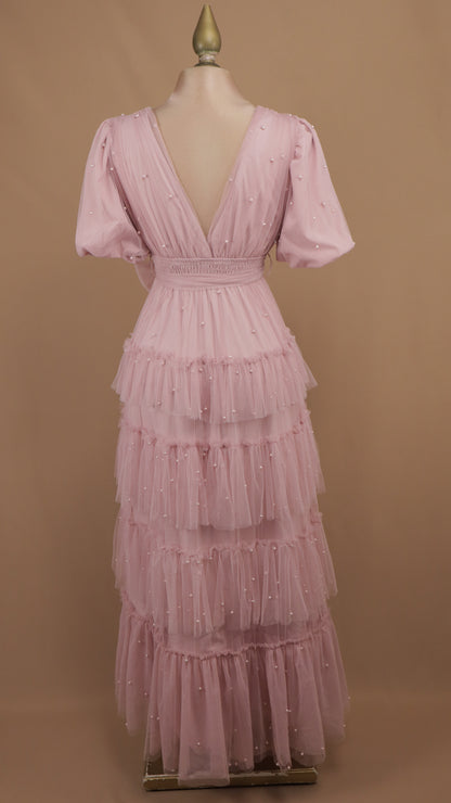 Vestido maxi de tul en capas con detalles de perlas